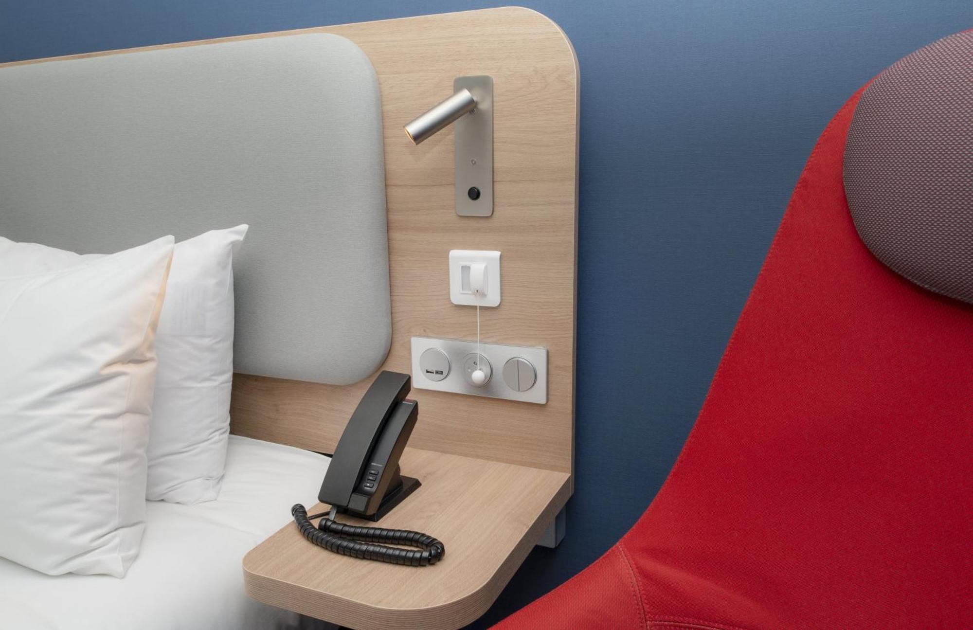 Holiday Inn Express Caen Epron By Ihg Екстериор снимка