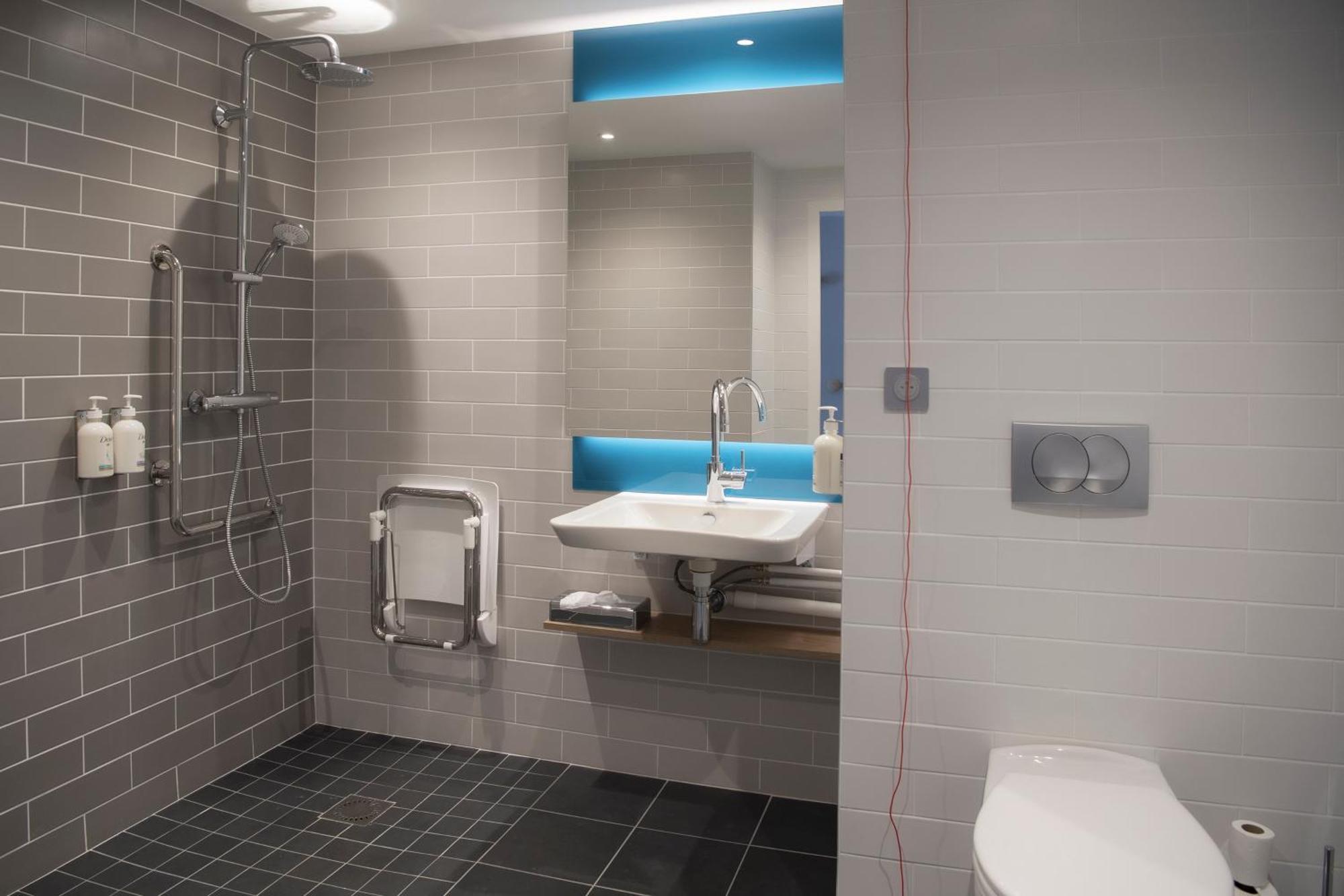 Holiday Inn Express Caen Epron By Ihg Екстериор снимка