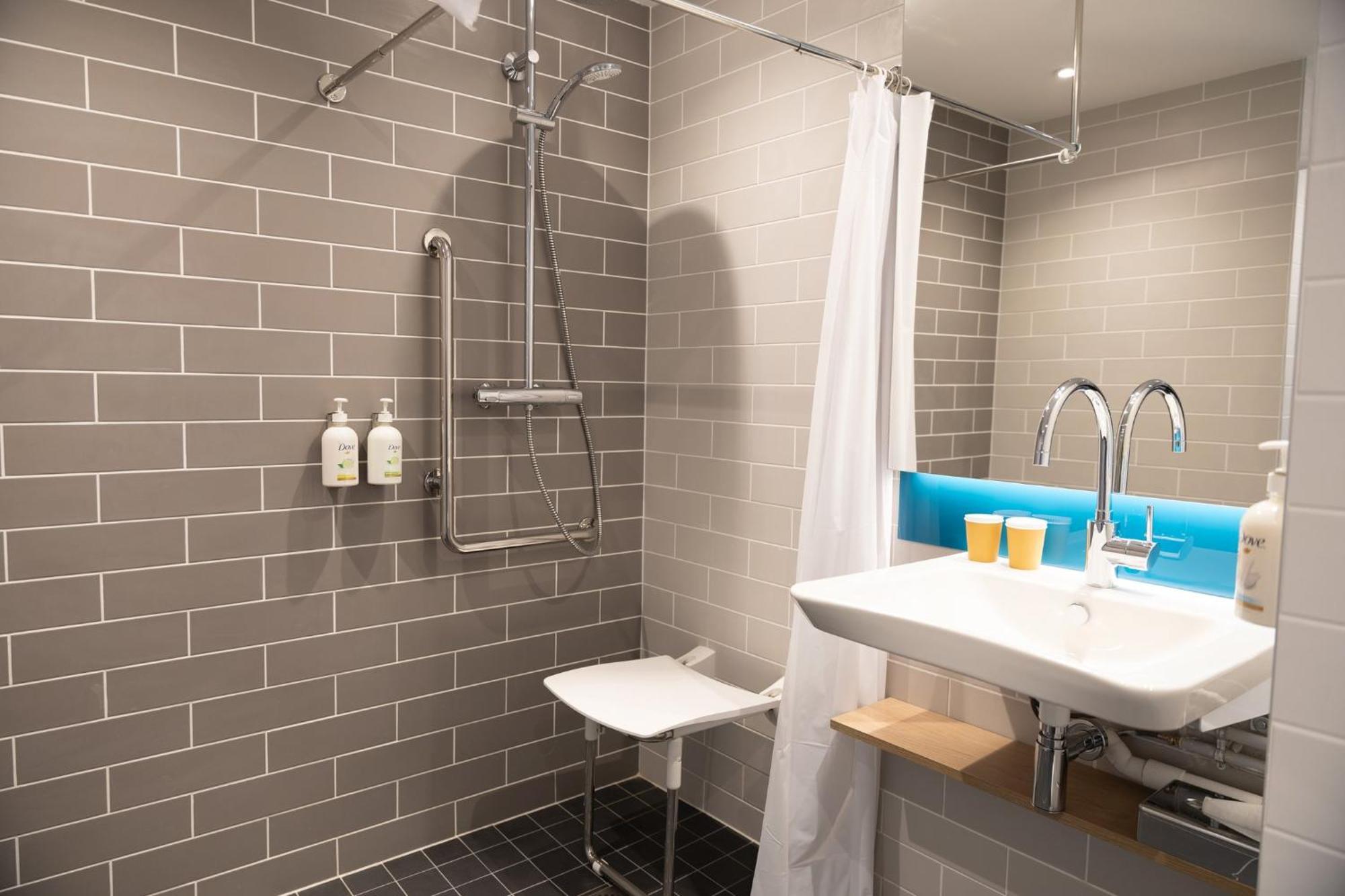 Holiday Inn Express Caen Epron By Ihg Екстериор снимка