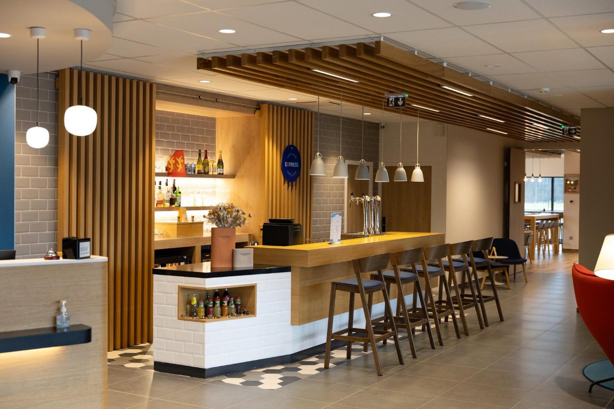 Holiday Inn Express Caen Epron By Ihg Екстериор снимка